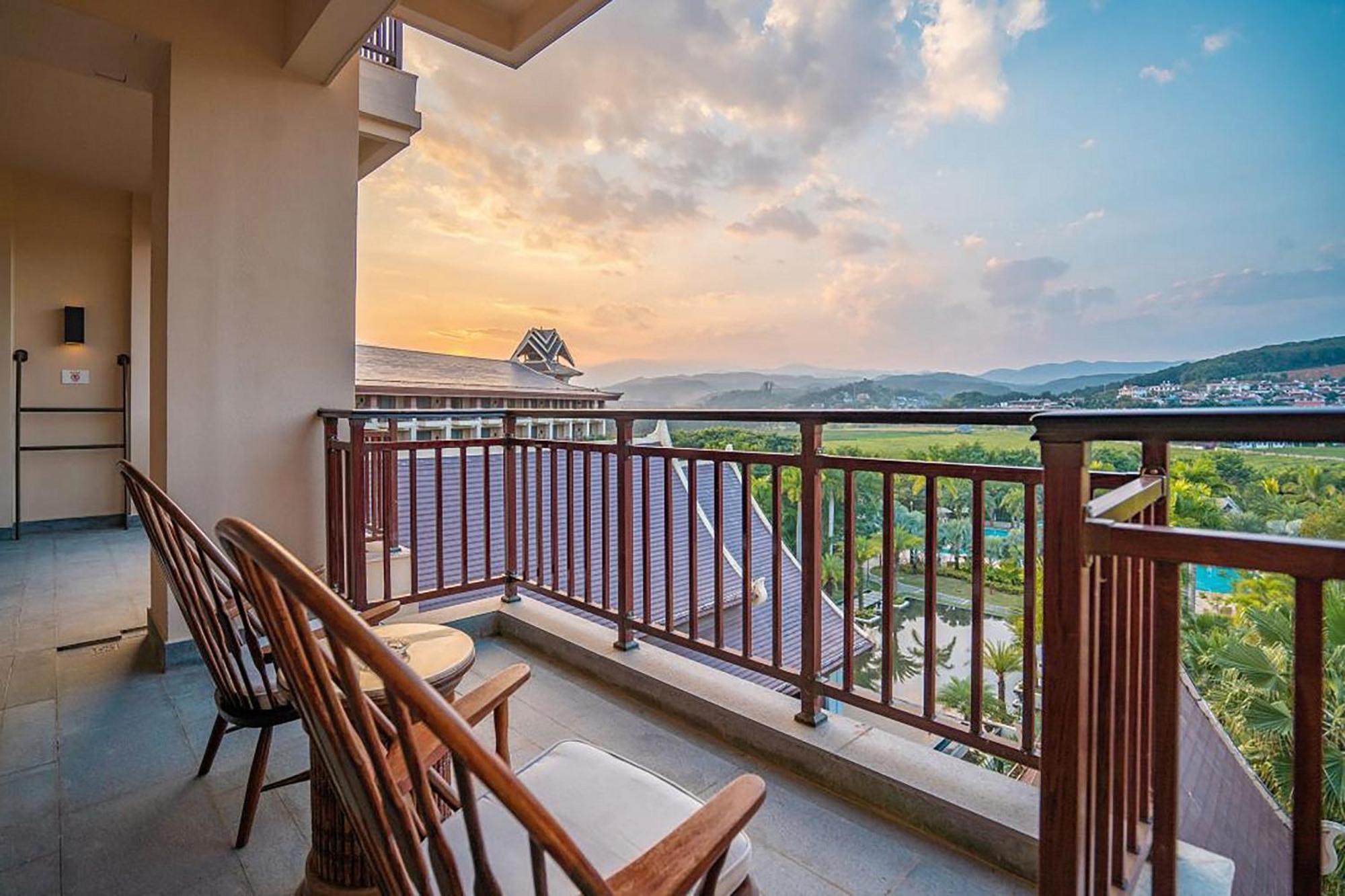 Sheraton Grand Xishuangbanna Hotel Jinghong Bagian luar foto